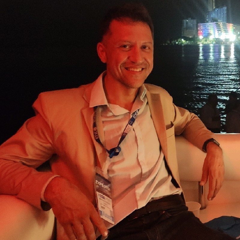 Retrato de Marcelo Rubele, CEO de Vaynet